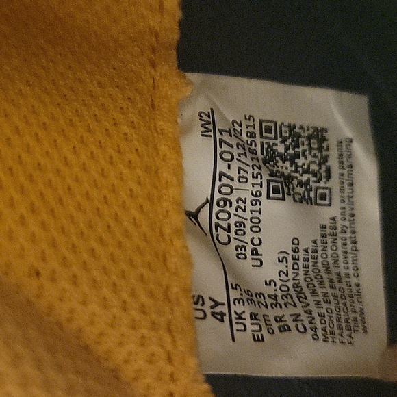 Big kids Jordans - Picture 7 of 7